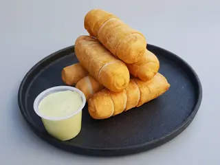 Tequeño de queso con guayaba