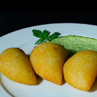 3 und de Mini empanada frita de cazón (pescado)