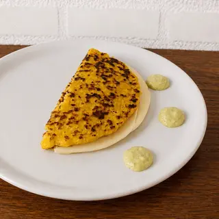 2 und Cachapa con queso de mano y mantequilla