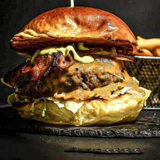 Hamburguesa de ternera aderezada con especias