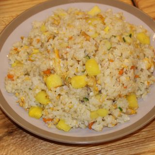 MENU 2: Arroz Frito Con Piña