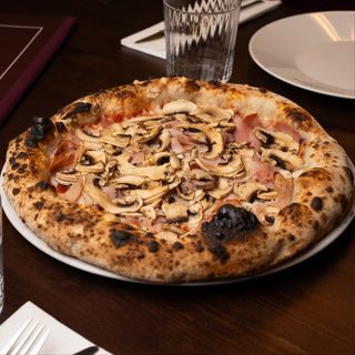 Pizza prosciutto funghi