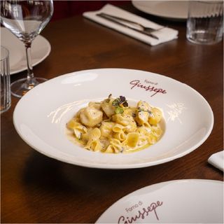 Fagotti de pera con trufa y gorgonzola