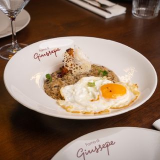 Risotto tartufata con huevo frito y guanciale crujiente
