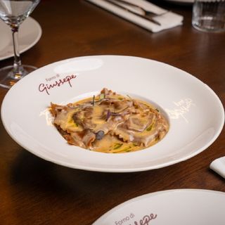 Ravioli de rabo de toro con salsa de rabo de toro
