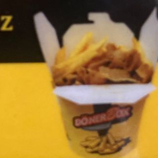 Box con carne ptatas frita y salsa 