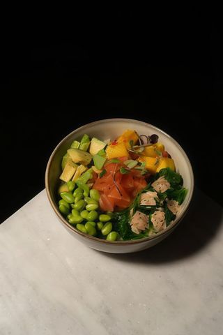 Poke Bowl Con Salmón