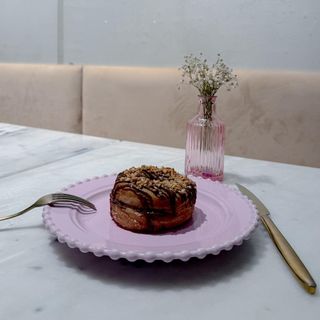 Cronut de Nutella y almendras crocantes
