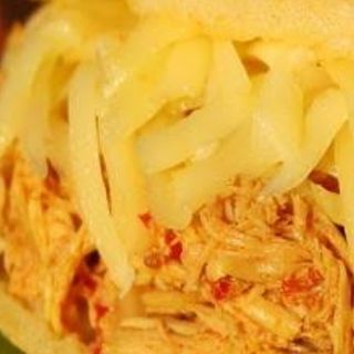 Arepa de pollo mechado