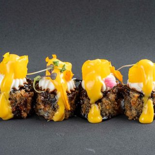 345 - Maki frito mango (salmon) 8PZ