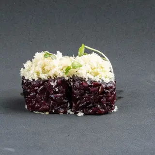 413 - Black salmon roll (salmon) 8pz
