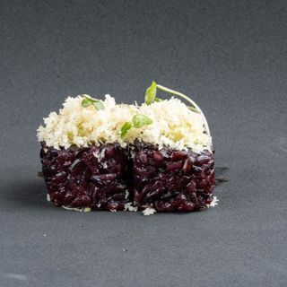 413 - Black salmon roll (salmon) 8pz