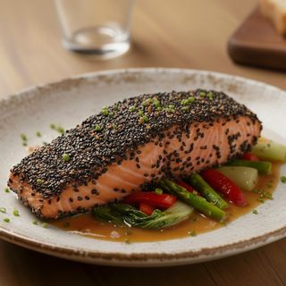 Salmón En Costra De Ajonjolí Negro