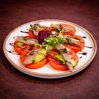 Ensalada de ventresca con tomate