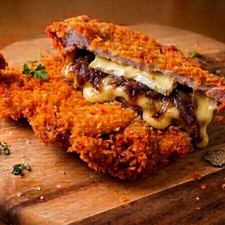 NUEVO . Queso Brie, Cebolla Caramelizada