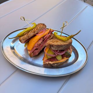 Sándwich De Pastrami