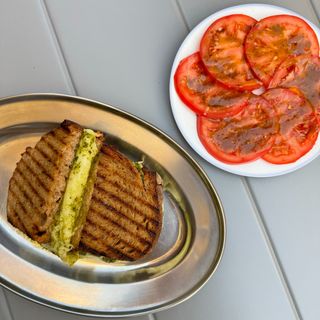 Sándwich Con Mozzarella