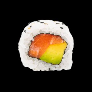 57.Roll con salmón 4 pzs.