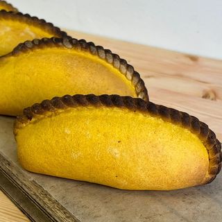 packs 2 salteñas de pollo tradicionales