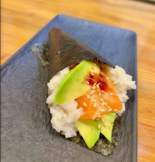Temaki De Salmón Y Aguacate