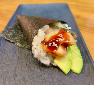 Temaki De Anguila Y Aguacate