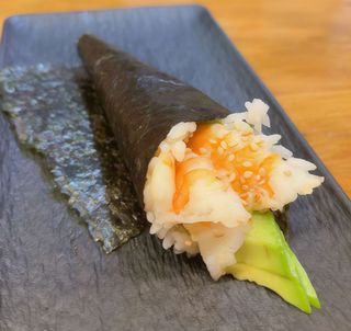 Temaki De Langostino Y Aguacate