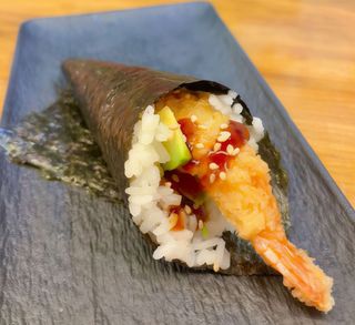 Temaki De Langostino Rebozado Y Aguacate