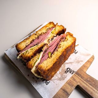 Sándwich pastrami