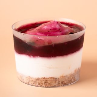 Semifreddo Yogurt con Salsa de Fruta
