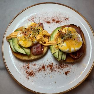 Huevos Benedict (2 Uds.)