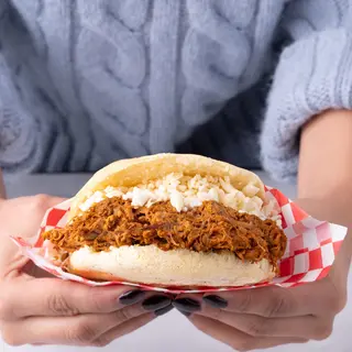 Arepa Frita con Reina Pepiada