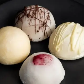 Mochi, mango
