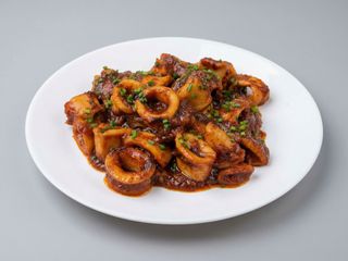 Calamares con guindillas o salsa de ostras