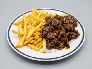 Ternera con patatas fritas