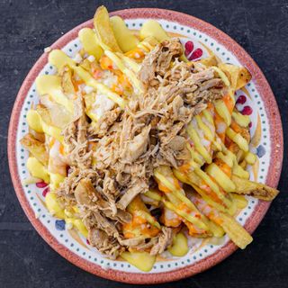 Patatas con pollo y queso