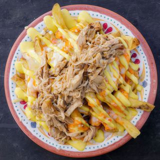 Patatas con pollo y queso
