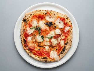 Pizza provola pepe