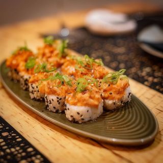 Maki volcán roll (8 uds.)
