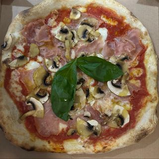 PROSCIUTTO E FUNGHI