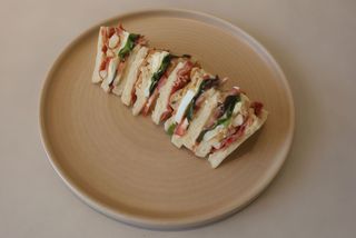 Sándwich shredded chicken club