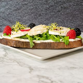 Tostada De Frutos Rojos