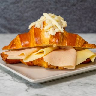 Croissant De Queso Y Pavo 
