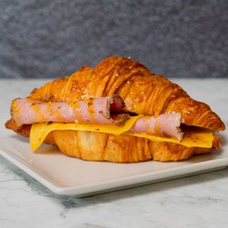 Croissant De Pastrami