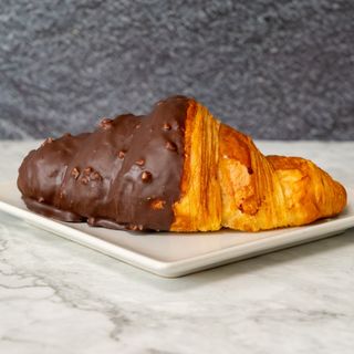 Croissant De Chocolate Relleno De Crema