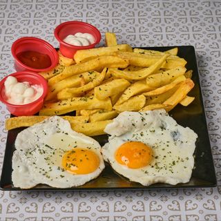 Patatas Fritas + 2 Huevos + Alioli