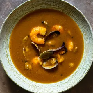 Sopa de marisco al estilo atlas
