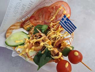 2 Souvlakies de Pollo + 2 Gelatos