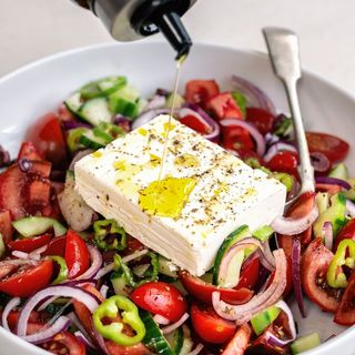 Bouyiourdi griego Feta en Horno.