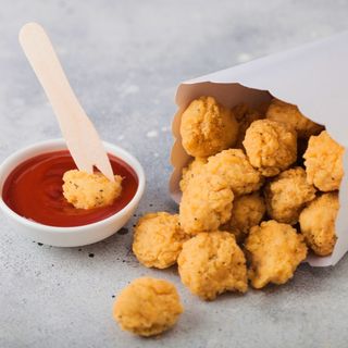 Palomitas de pollo griegas con Tzatziki