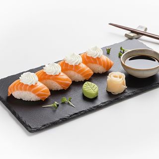 Nigiris Salmón Queso (4 Uds)